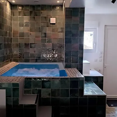4 Personnes Avec Jacuzzi Apartment *