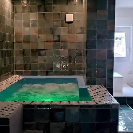 4 Personnes Avec Jacuzzi